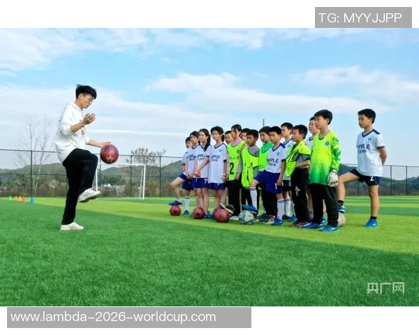 足球宝贝樊岭的魅力与梦想探索她在绿茵场上的闪耀人生与成长故事